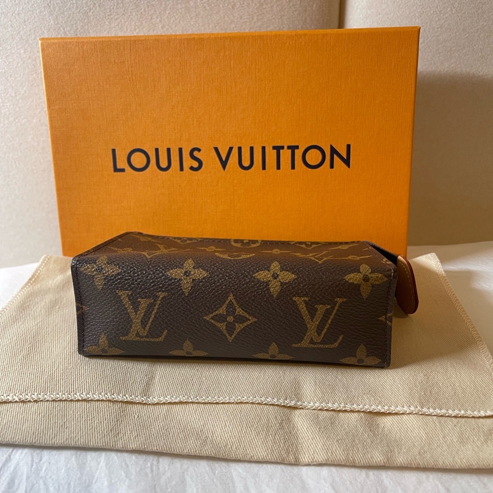 ❌SOLD❌ Louis Vuitton Toiletry 15 - Picture 3 of 9